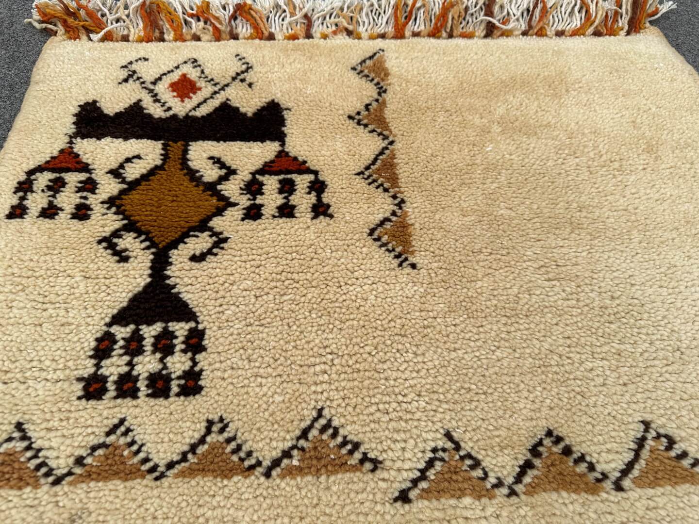 2'5 x 4'9 Minimalist hand knotted tribal rug - Nomad Hues