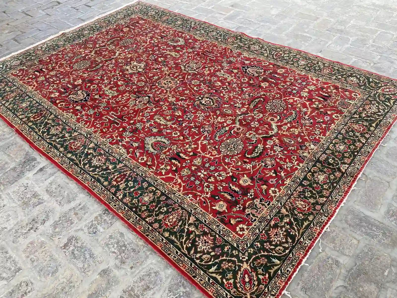 Handmade Persian Rug - 6'6" x 9'8" - Floral and Medallion Pattern - Nomad Hues