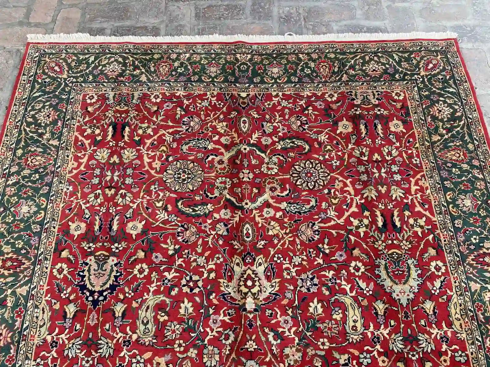 Handmade Persian Rug - 6'6" x 9'8" - Floral and Medallion Pattern - Nomad Hues