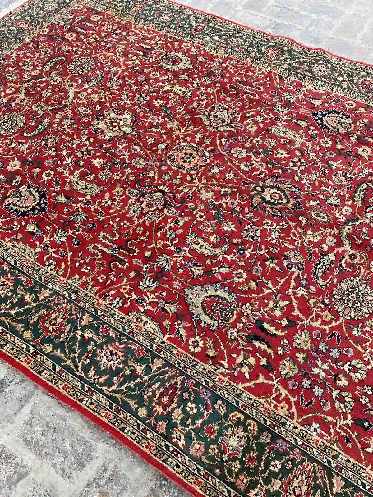 Handmade Persian Rug - 6'6" x 9'8" - Floral and Medallion Pattern - Nomad Hues