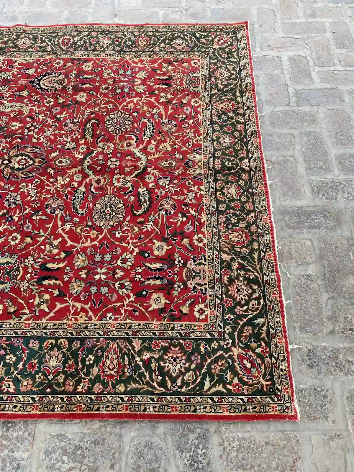 Handmade Persian Rug - 6'6" x 9'8" - Floral and Medallion Pattern - Nomad Hues