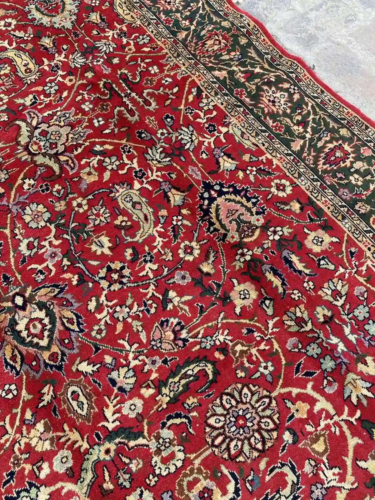 Handmade Persian Rug - 6'6" x 9'8" - Floral and Medallion Pattern - Nomad Hues