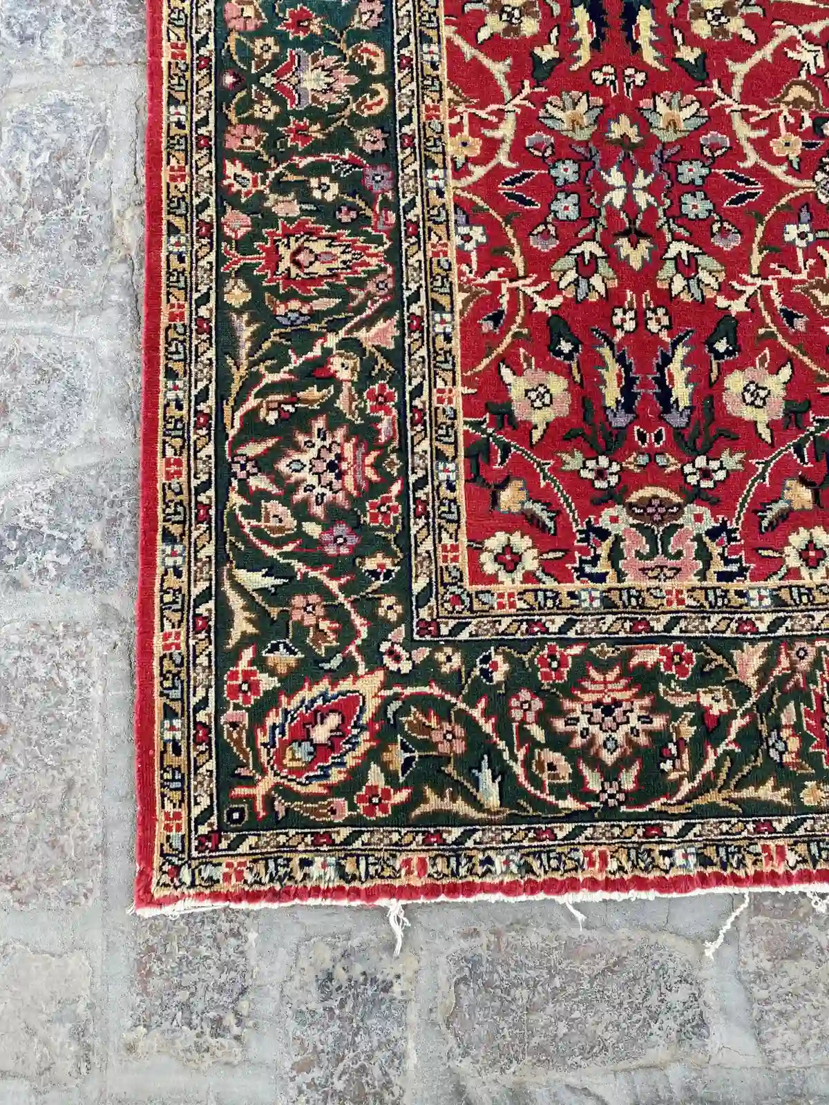 Handmade Persian Rug - 6'6" x 9'8" - Floral and Medallion Pattern - Nomad Hues