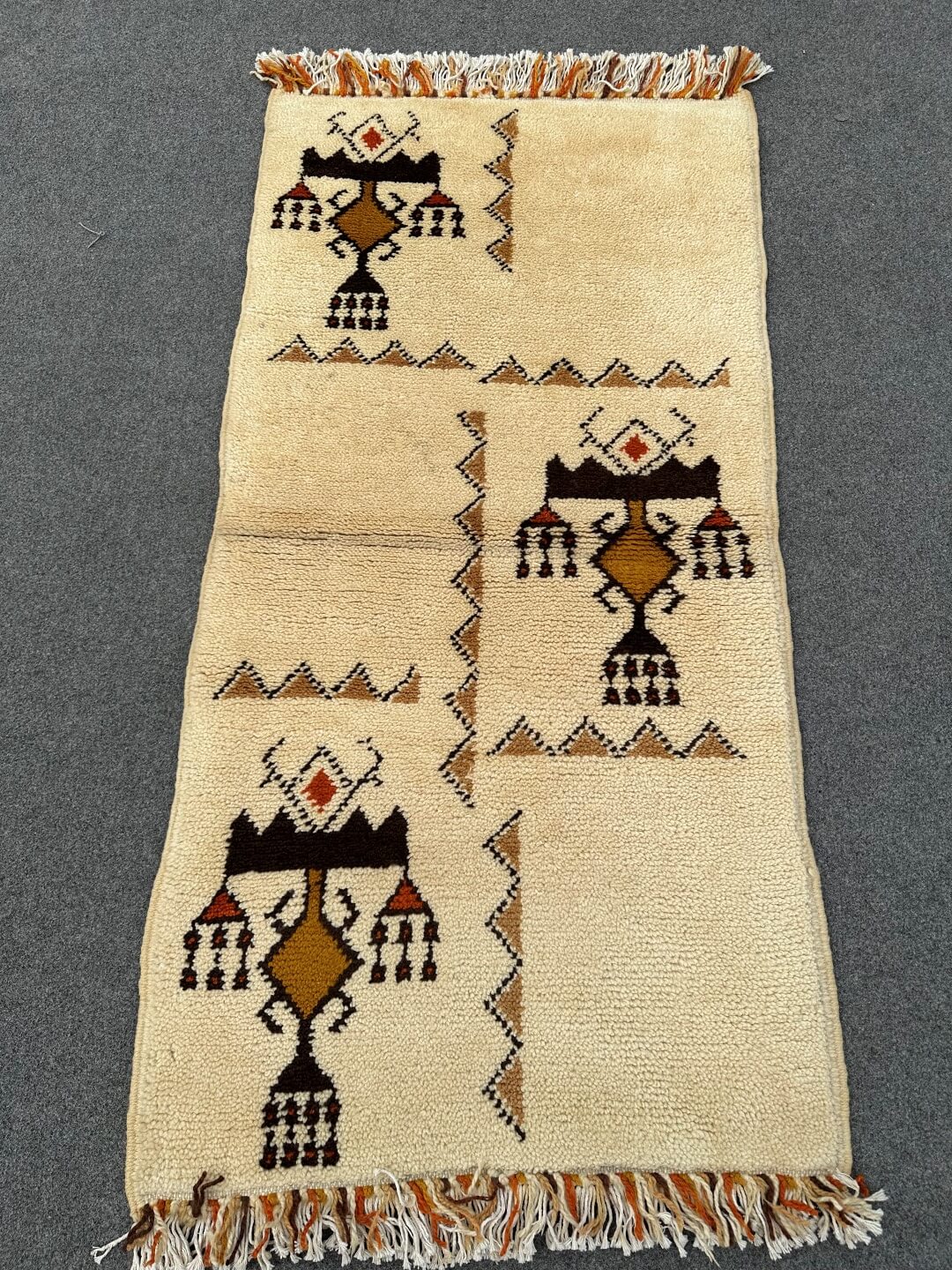 Minimalist hand knotted tribal rug Nomadhues